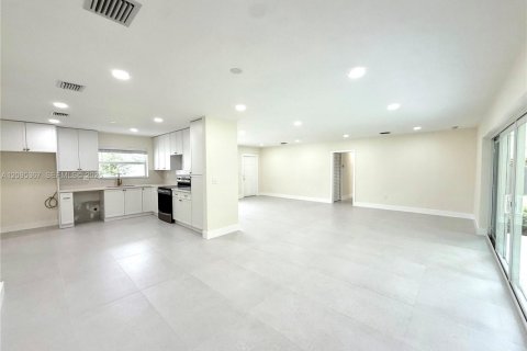 Villa ou maison à louer à Miami, Floride: 4 chambres, 160.54 m2 № 2387298 - photo 5