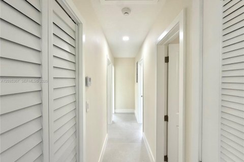 Villa ou maison à louer à Miami, Floride: 4 chambres, 160.54 m2 № 2387298 - photo 22