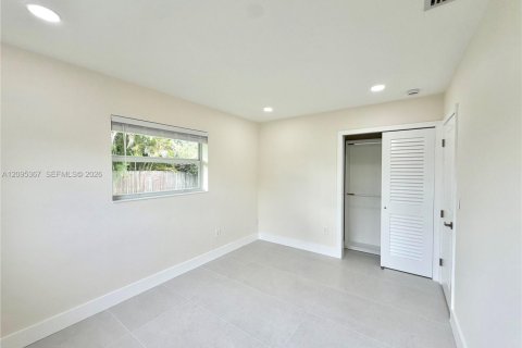 Villa ou maison à louer à Miami, Floride: 4 chambres, 160.54 m2 № 2387298 - photo 14