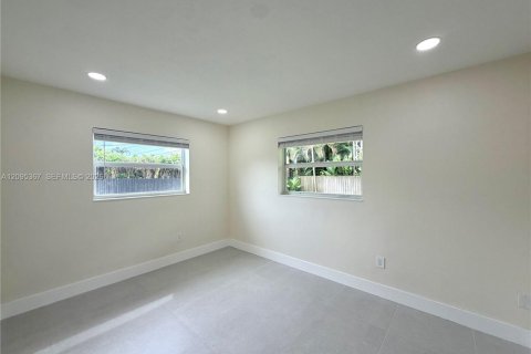 Villa ou maison à louer à Miami, Floride: 4 chambres, 160.54 m2 № 2387298 - photo 15