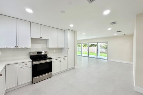 Villa ou maison à louer à Miami, Floride: 4 chambres, 160.54 m2 № 2387298 - photo 6