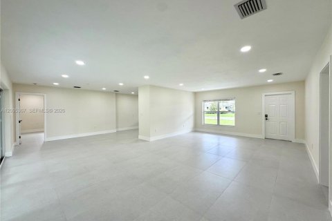 Villa ou maison à louer à Miami, Floride: 4 chambres, 160.54 m2 № 2387298 - photo 3