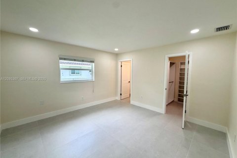 Villa ou maison à louer à Miami, Floride: 4 chambres, 160.54 m2 № 2387298 - photo 10