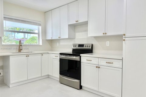 Villa ou maison à louer à Miami, Floride: 4 chambres, 160.54 m2 № 2387298 - photo 9