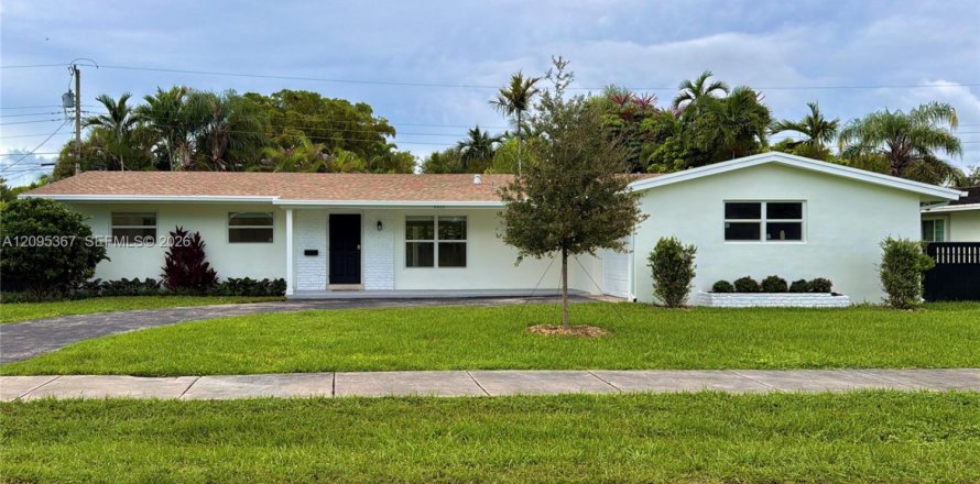 Villa ou maison à Miami, Floride 4 chambres, 160.54 m2 № 2387298