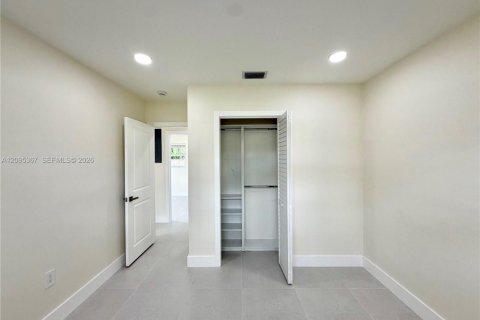 Villa ou maison à louer à Miami, Floride: 4 chambres, 160.54 m2 № 2387298 - photo 16