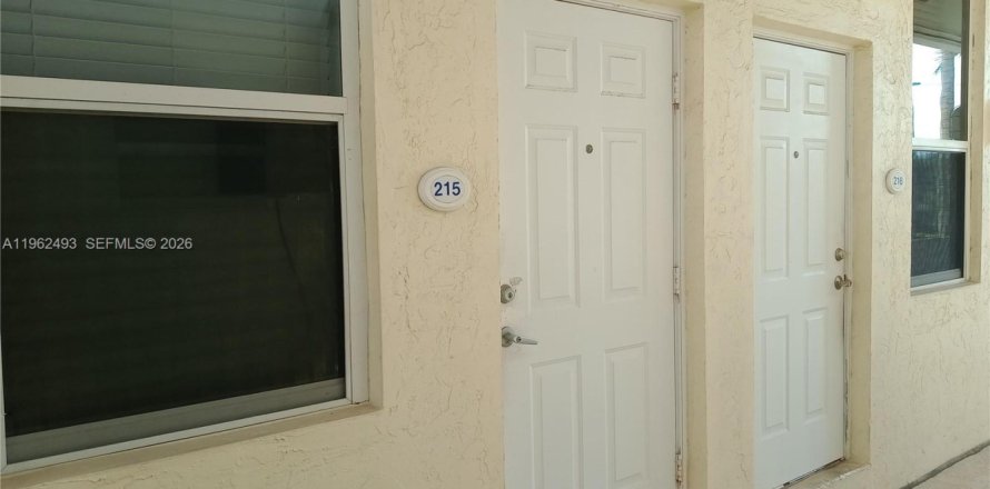 Кондоминиум с 1 спальней в Пайнкрест, Флорида № 2024081