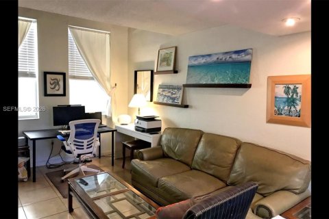 Снять в аренду кондоминиум в Пайнкрест, Флорида 1 спальня, 67.35м2, № 2024081 - фото 2