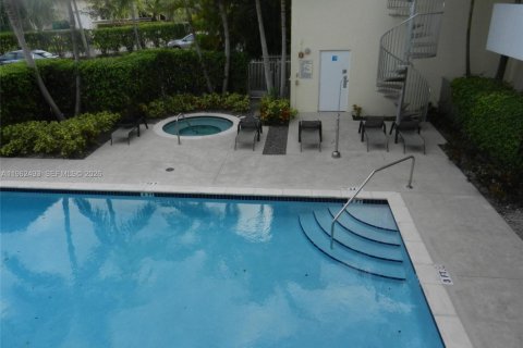 Снять в аренду кондоминиум в Пайнкрест, Флорида 1 спальня, 67.35м2, № 2024081 - фото 3