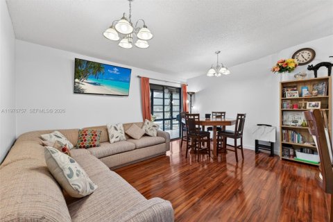 Copropriété à vendre à Tamarac, Floride: 2 chambres, 76.83 m2 № 2087936 - photo 2
