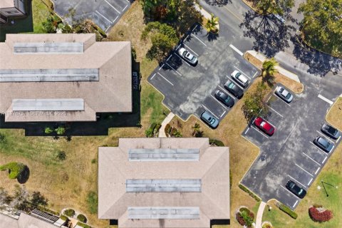 Copropriété à vendre à Tamarac, Floride: 2 chambres, 76.83 m2 № 2087936 - photo 18