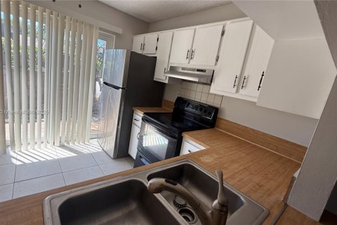 Condo in Pompano Beach, Florida, 2 bedrooms  № 1980248 - photo 15