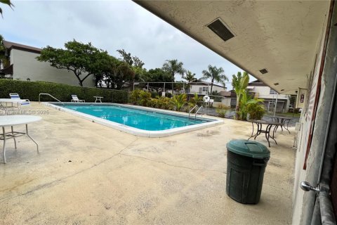 Condo in Pompano Beach, Florida, 2 bedrooms  № 1980248 - photo 18