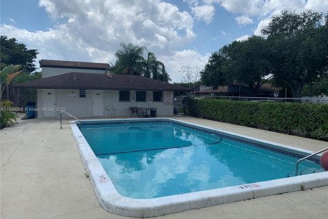 Condo in Pompano Beach, Florida, 2 bedrooms  № 1980248 - photo 17