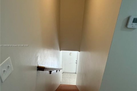 Condo in Pompano Beach, Florida, 2 bedrooms  № 1980248 - photo 13