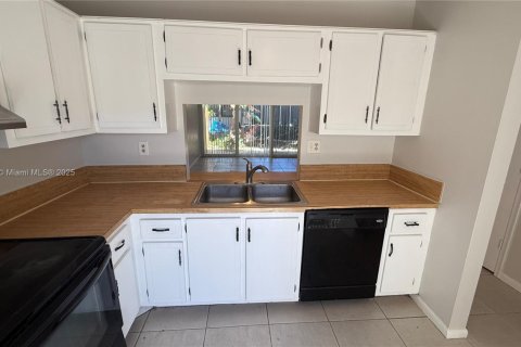 Condo in Pompano Beach, Florida, 2 bedrooms  № 1980248 - photo 3