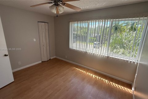 Condo in Pompano Beach, Florida, 2 bedrooms  № 1980248 - photo 11
