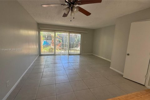 Condo in Pompano Beach, Florida, 2 bedrooms  № 1980248 - photo 16