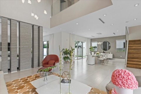 Снять в аренду виллу или дом в Дорал, Флорида 5 спален, 342.81м2, № 1970971 - фото 10