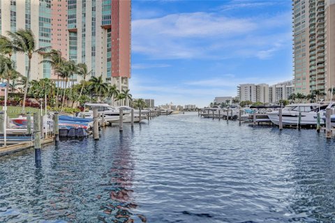 Купить кондоминиум в Авентура, Флорида 2 спальни, 149.57м2, № 2032257 - фото 13