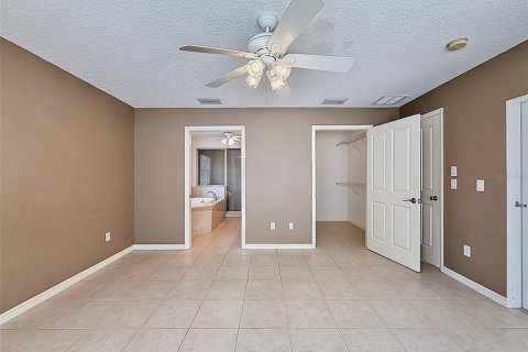 House in New Port Richey, Florida 3 bedrooms, 152.27 sq.m. № 1884455 - photo 9