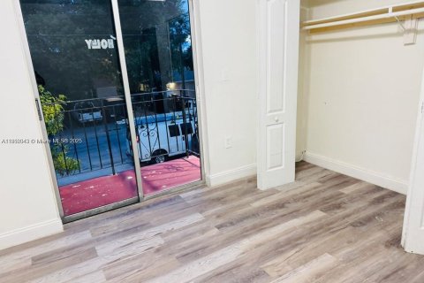Commercial property in Miami, Florida № 2082199 - photo 2