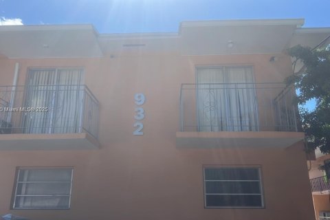 Commercial property in Miami, Florida № 2082199