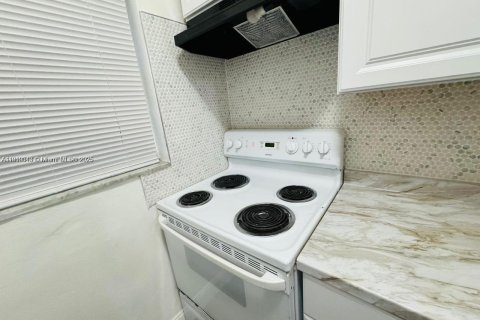 Commercial property in Miami, Florida № 2082199 - photo 7
