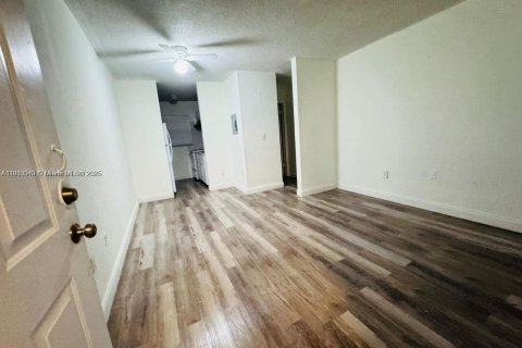 Commercial property in Miami, Florida № 2082199 - photo 14