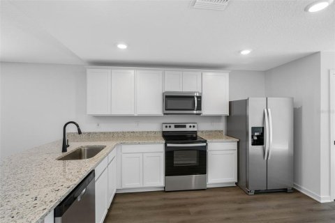 House in Spring Hill, Florida 3 bedrooms, 158.58 sq.m. № 2195832 - photo 4