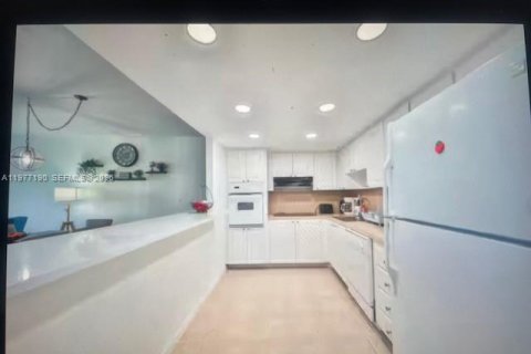 Copropriété à vendre à Sunny Isles Beach, Floride: 1 chambre, 93.37 m2 № 2041594 - photo 18