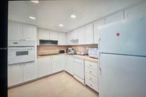 Copropriété à vendre à Sunny Isles Beach, Floride: 1 chambre, 93.37 m2 № 2041594 - photo 17