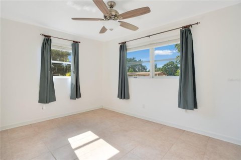 House in Cocoa, Florida 4 bedrooms, 127.65 sq.m. № 1798334 - photo 18