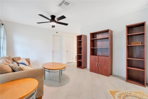 House in Cocoa, Florida 4 bedrooms, 127.65 sq.m. № 1798334 - photo 6