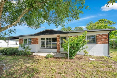 House in Cocoa, Florida 4 bedrooms, 127.65 sq.m. № 1798334 - photo 2
