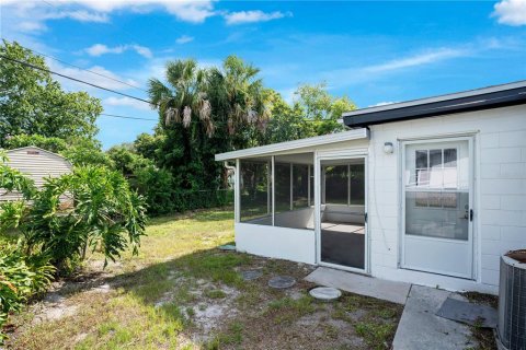 House in Cocoa, Florida 4 bedrooms, 127.65 sq.m. № 1798334 - photo 27