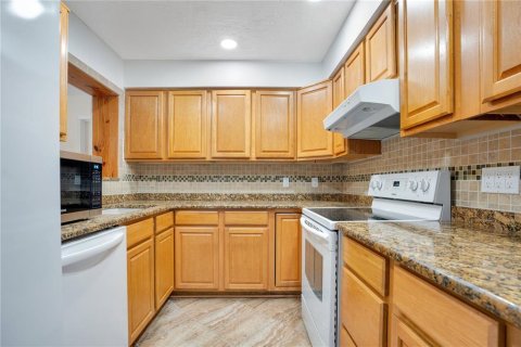 House in Cocoa, Florida 4 bedrooms, 127.65 sq.m. № 1798334 - photo 9