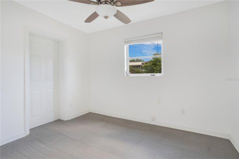 House in Cocoa, Florida 4 bedrooms, 127.65 sq.m. № 1798334 - photo 20