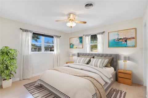 House in Cocoa, Florida 4 bedrooms, 127.65 sq.m. № 1798334 - photo 15