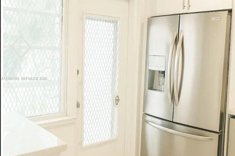 Copropriété à vendre à Hallandale Beach, Floride: 1 chambre, 78.97 m2 № 2063388 - photo 17