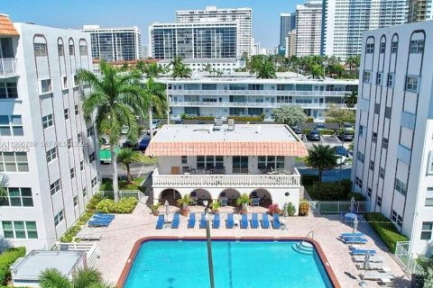 Copropriété à vendre à Hallandale Beach, Floride: 1 chambre, 78.97 m2 № 2063388 - photo 10
