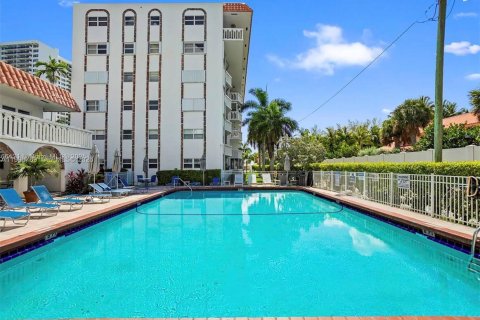Copropriété à vendre à Hallandale Beach, Floride: 1 chambre, 78.97 m2 № 2063388 - photo 12