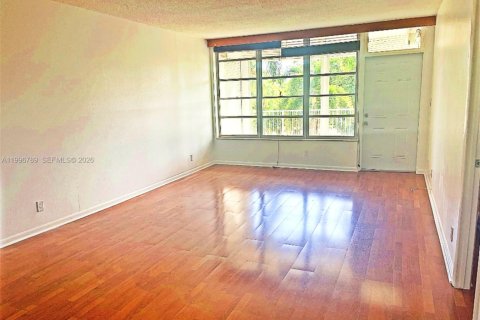 Copropriété à vendre à Hallandale Beach, Floride: 1 chambre, 78.97 m2 № 2063388 - photo 18