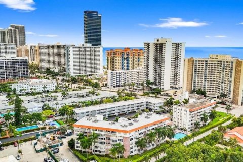 Copropriété à vendre à Hallandale Beach, Floride: 1 chambre, 78.97 m2 № 2063388 - photo 20