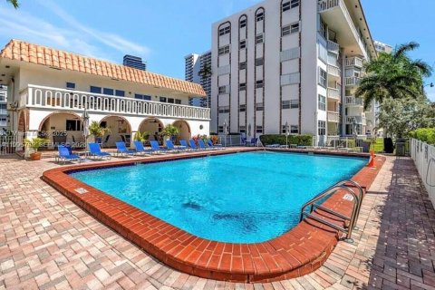 Copropriété à vendre à Hallandale Beach, Floride: 1 chambre, 78.97 m2 № 2063388 - photo 9