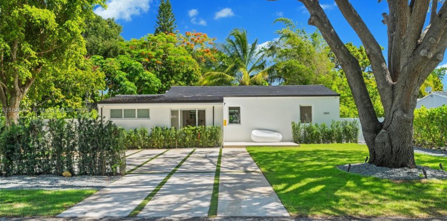 Villa ou maison à Biscayne Park, Floride 3 chambres, 125.42 m2 № 1848791