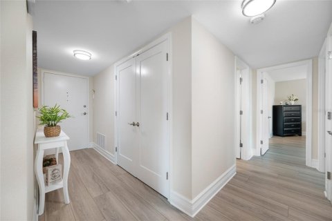 Condo in Clearwater, Florida, 2 bedrooms № 2258316 - photo 12