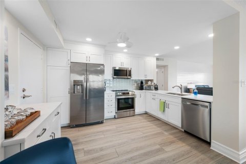Condo in Clearwater, Florida, 2 bedrooms № 2258316 - photo 17