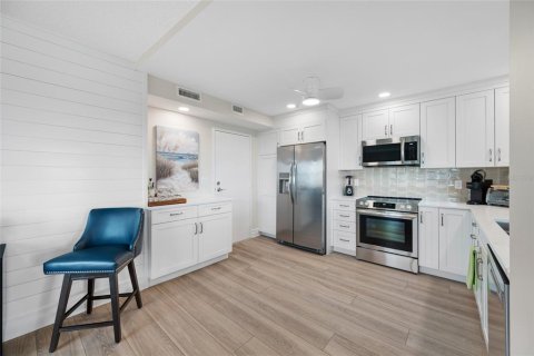 Condo in Clearwater, Florida, 2 bedrooms № 2258316 - photo 18