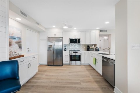 Condo in Clearwater, Florida, 2 bedrooms № 2258316 - photo 21